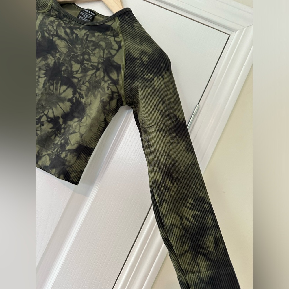 PINK Active tie dye crop long sleeve - Picture 9 of 11